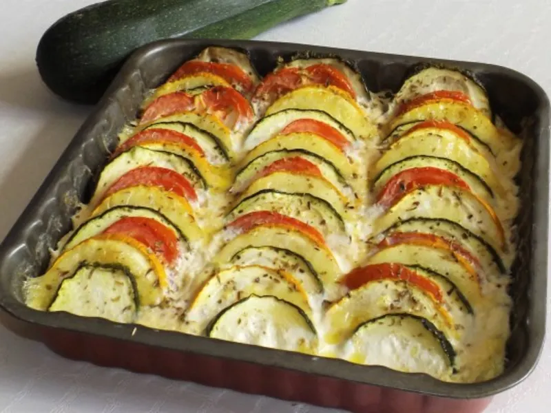 Gratin de Dovlecei și Roșii
